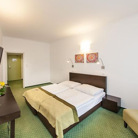 Hotel Vitkov Prague Luaran gambar