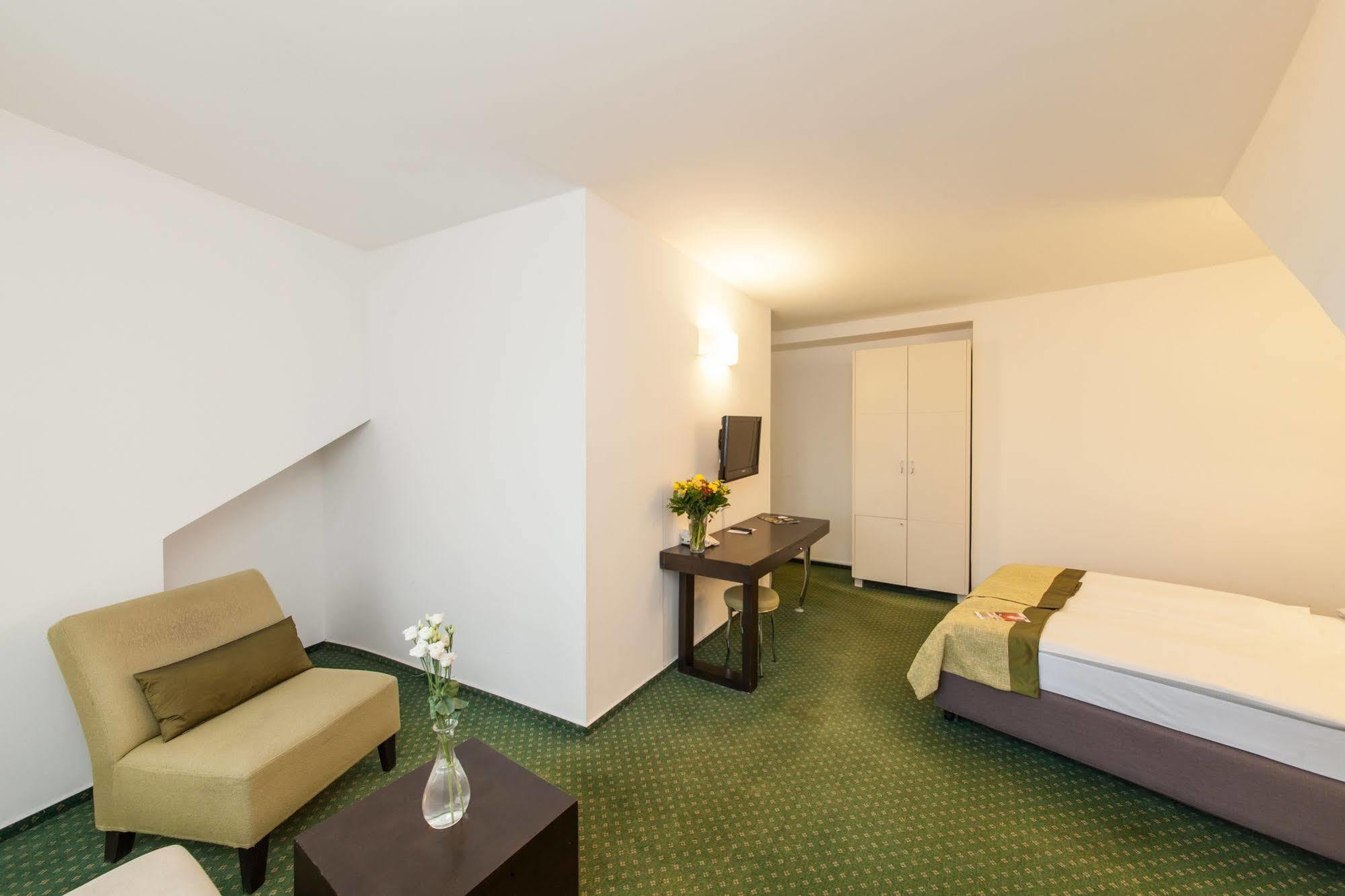 Hotel Vitkov Prague Luaran gambar