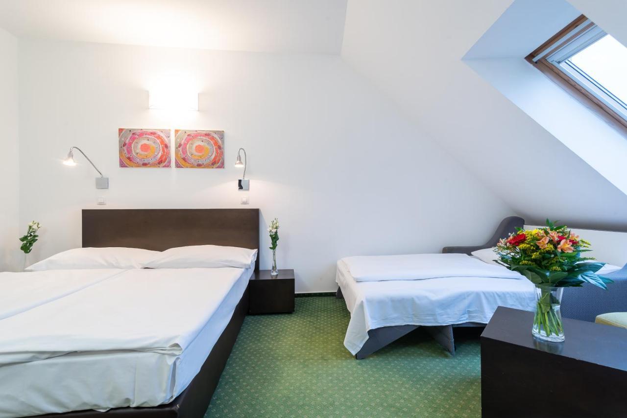 Hotel Vitkov Prague Luaran gambar